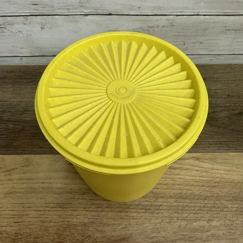 Vintage Tupperware 809-6 Lemon Yellow 6.5